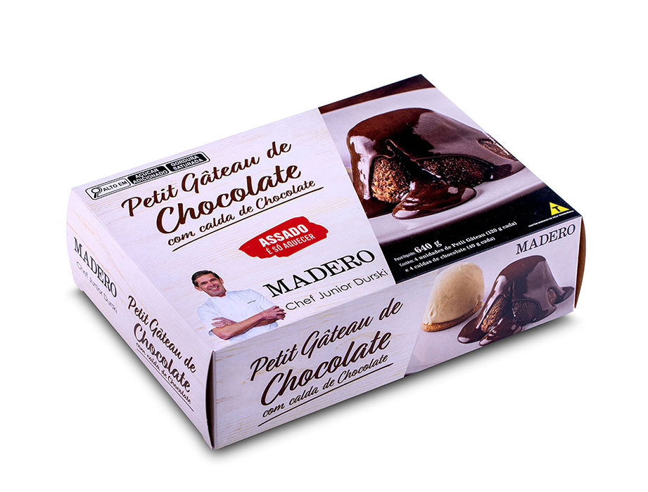 Petit Gateau de Chocolate com Calda de Chocolate